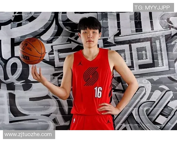 杨瀚森迎常规赛首秀!进场热身练手感,围满了记者,历史一刻 杨瀚森迎常规赛首秀!进场热身练手感,围满了记者,历史一刻