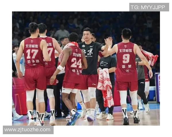 若小曾回CBA首钢阵容:周琦赵睿曾凡博陈盈骏领衔 翟晓川雷蒙在列 若小曾回CBA首钢阵容:周琦赵睿曾凡博陈盈骏领衔 翟晓川雷蒙在列